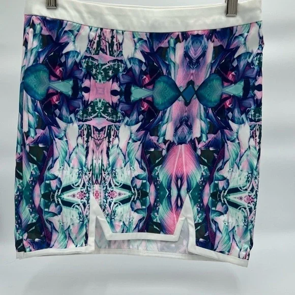 Tobi Short Mini Skirt Abstract Print Front slits PREOWNED/USED - Picture 3 of 14